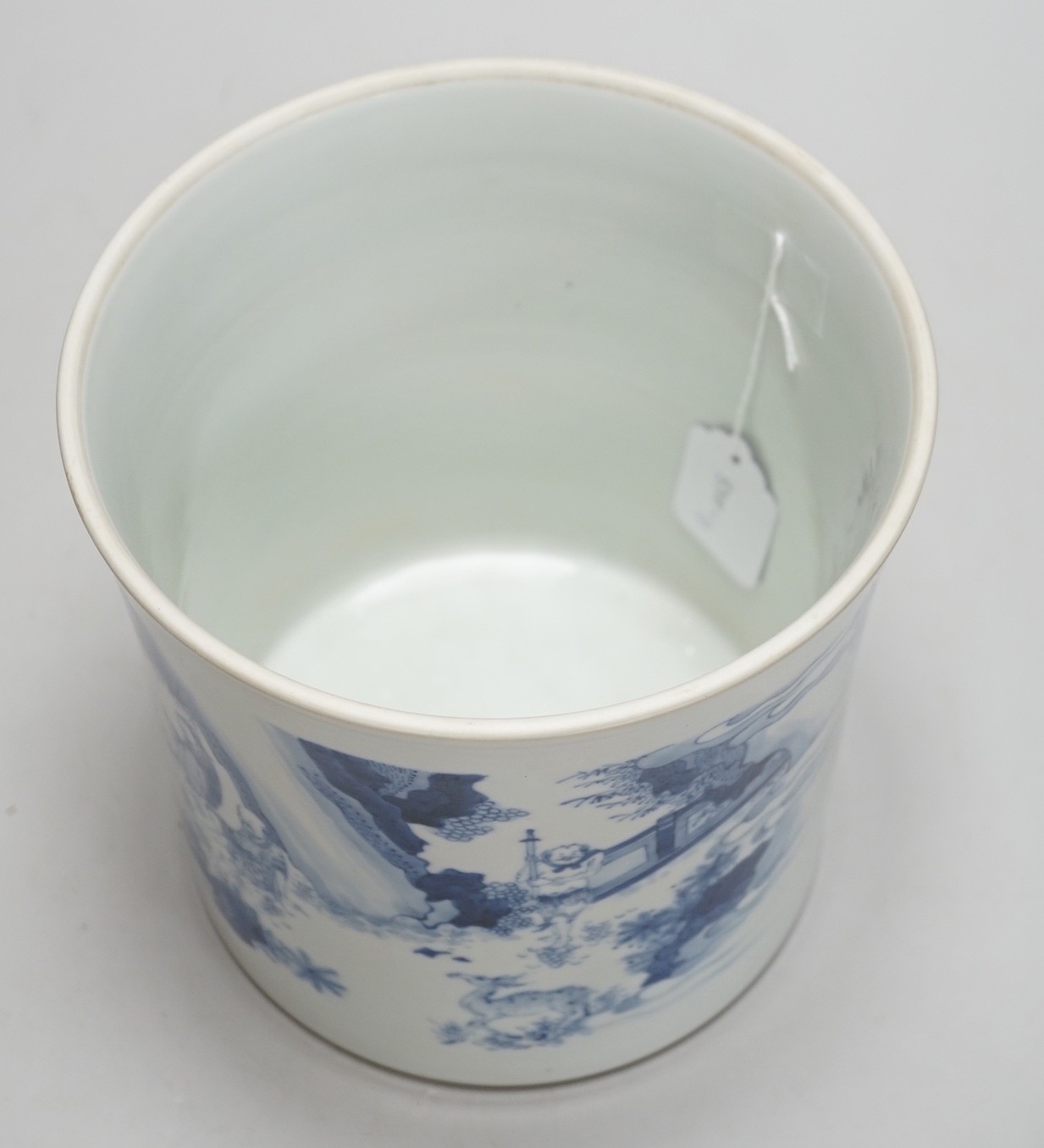 A large Chinese blue and white brushpot, 20.5 cms high